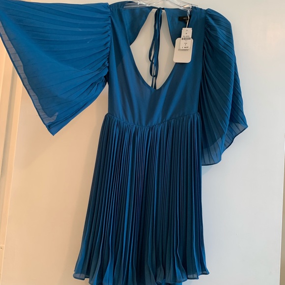 *NWT* LF MILLAU brand open back pleated dress - Picture 2 of 8